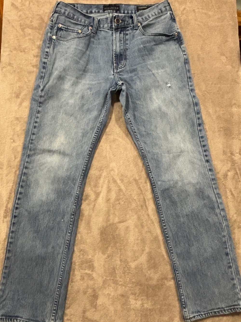 Bullhead Men's Washed Blue Straight Jeans